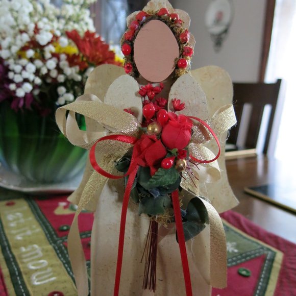 Minimalist Rustic  Wood Angel Décor, Wooden Angel Red Flowers Table Figurine - Picture 3 of 7